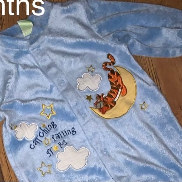 Disney Winnie the Pooh Velvety Footies - Picture 1 of 4